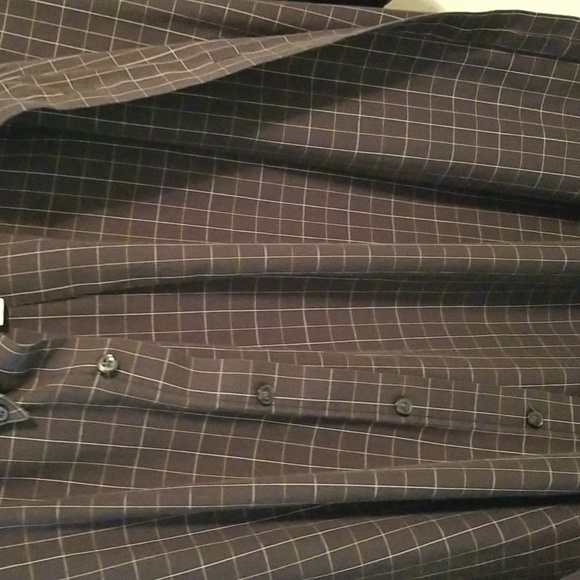 Van Huesen Short Sleeve Button Up Collared Dress Shirt - Picture 3 of 4